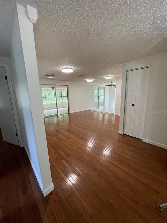 Foto del edificio - 16131 Manorwood Cir