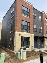 Building Photo - 369 Summit Cir