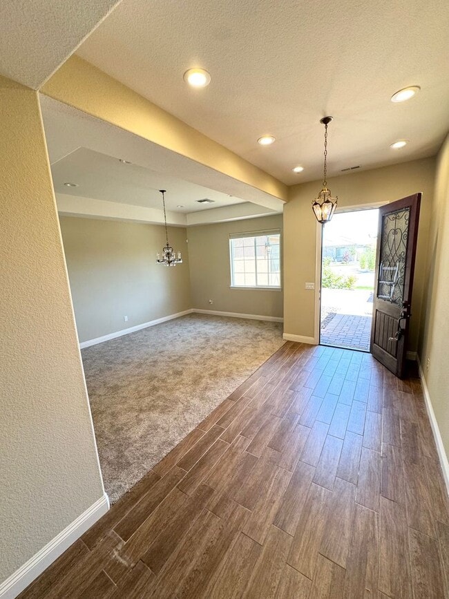 Building Photo - Executive Luxury Rental in South Reno
