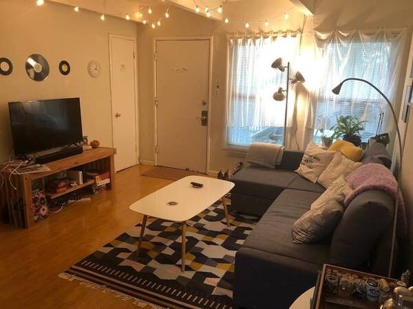 Foto principal - 3380 Adeline St