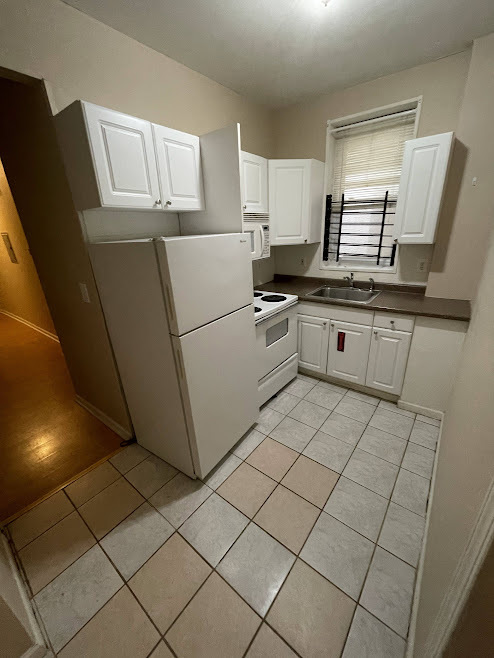 Kitchen - 1855 N Willington St