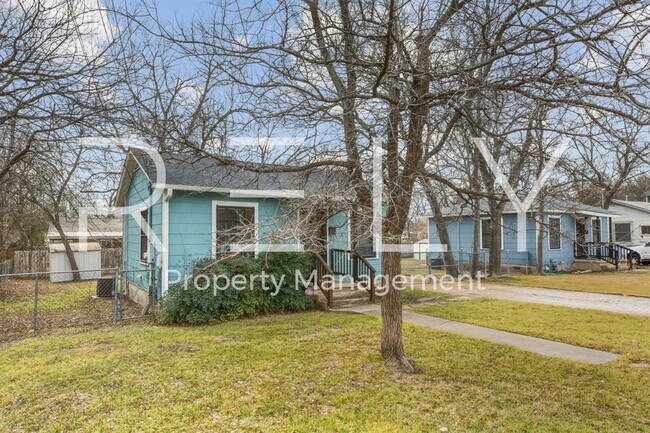 Building Photo - 933 E 56th St