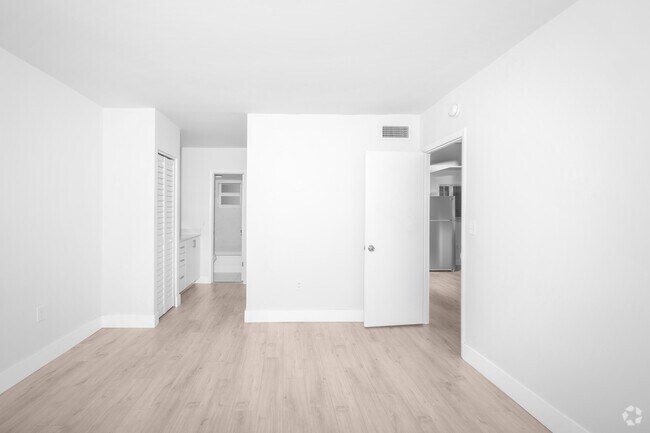 Building Photo - Marina View