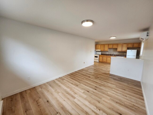 Building Photo - 355 Prince St
