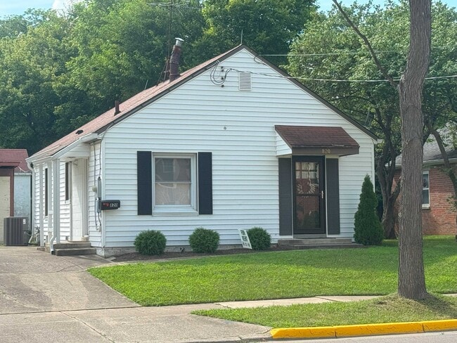 Building Photo - 820 S Campus Ave