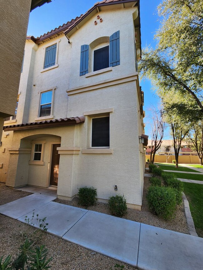 Foto del edificio - 3 Bed 2 Bath Gilbert Town Home