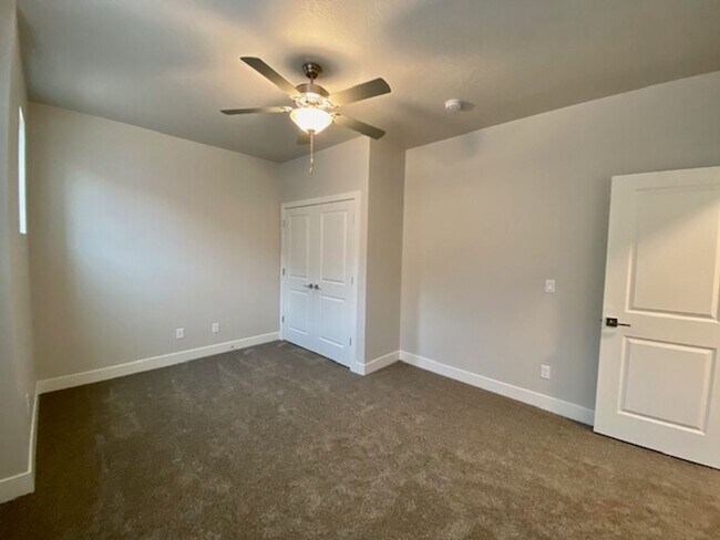 Building Photo - 438 N Stone Mountain Dr