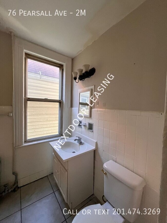 Building Photo - 76 Pearsall Ave