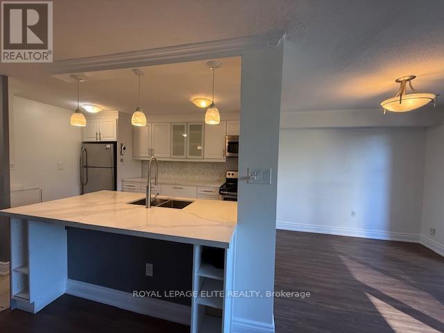 Photo du bâtiment - 3120-3120 Kirwin Ave