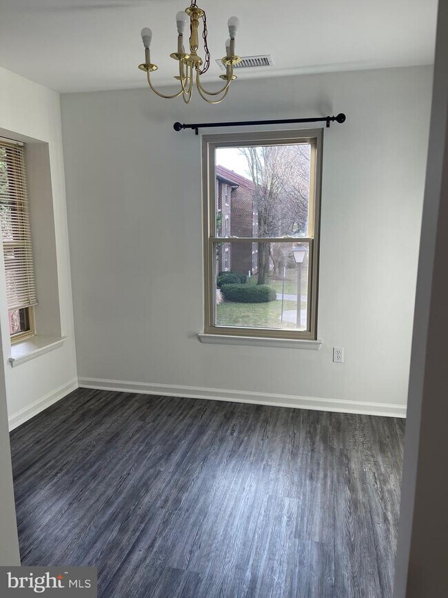 Foto del edificio - 7802 Guildberry Ct