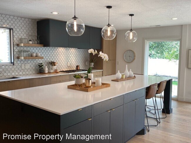 Foto del edificio - 4 br, 3.5 bath House - 2216 E. Lauri Kay Dr.