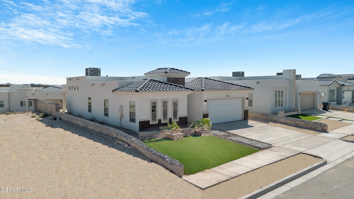 Foto principal - 12716 Middlesbrough Ave