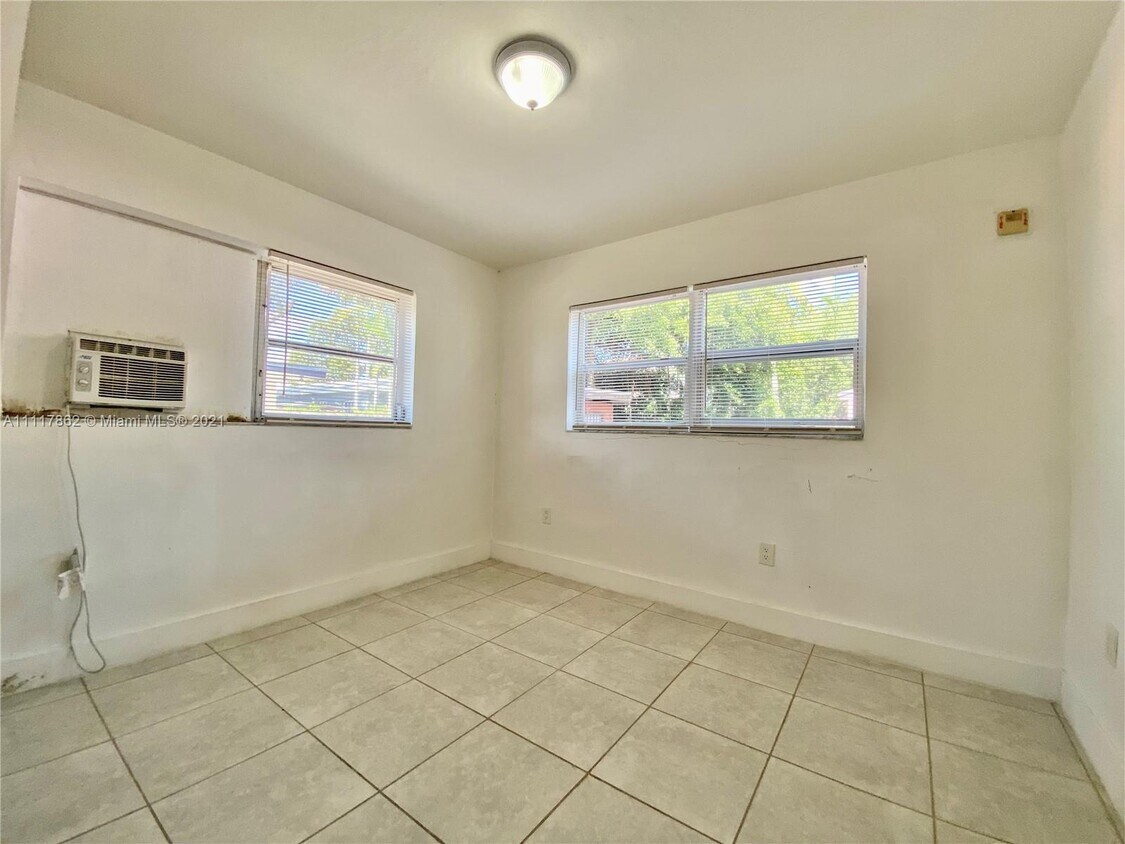 Building Photo - 421 NE 68th St