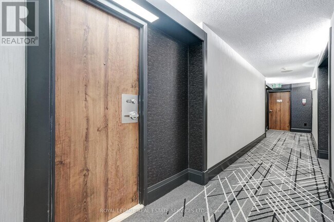 Building Photo - 705 King St W