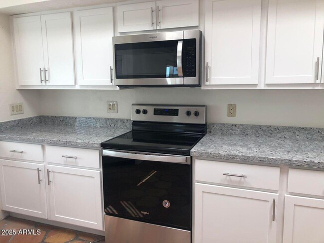 Building Photo - 6445 E Wildcat Dr