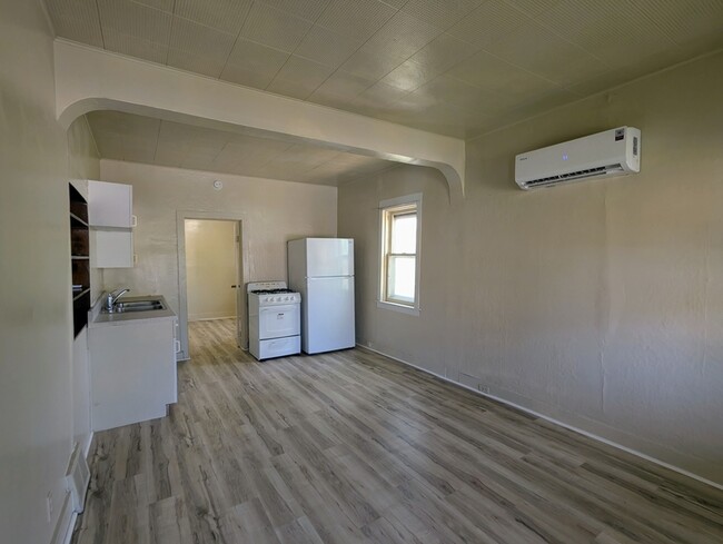 Building Photo - 716 Community St