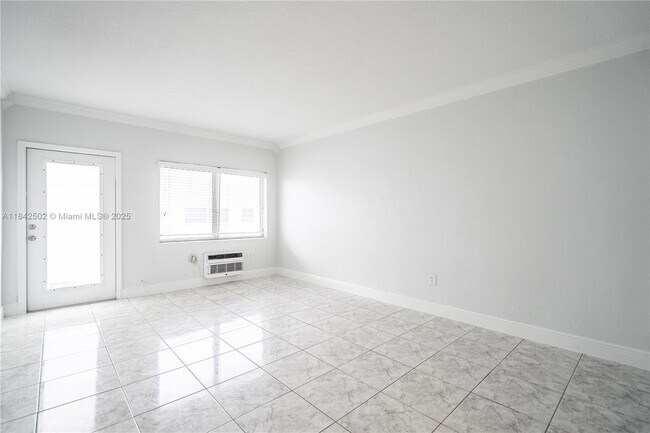 Building Photo - 7640 Carlyle Ave