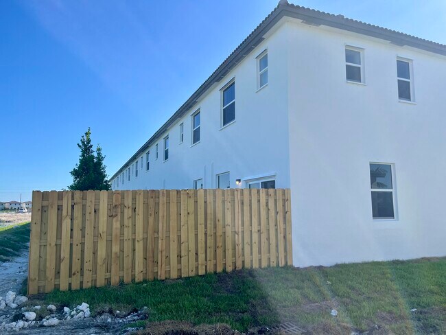 Foto del edificio - 2776 SE 26th Ave