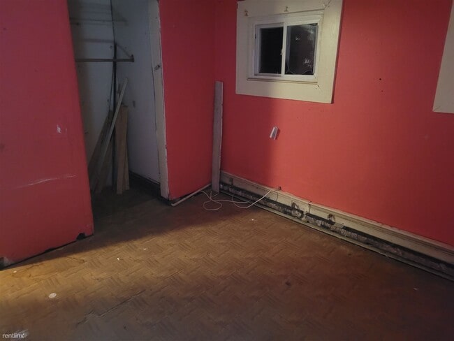 Building Photo - 3 br, 1 bath House - 25 Clinton Street