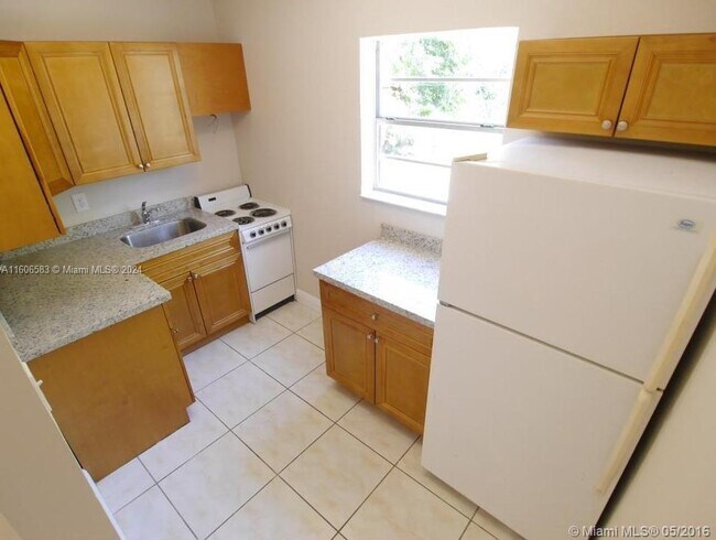 Building Photo - 6555 SW 59th Pl