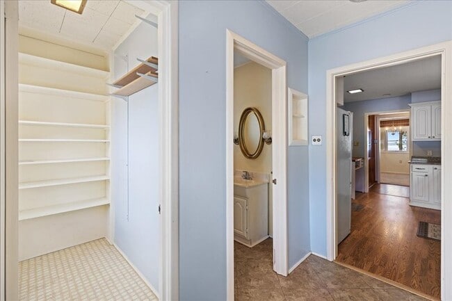 Building Photo - 309 S River Walk