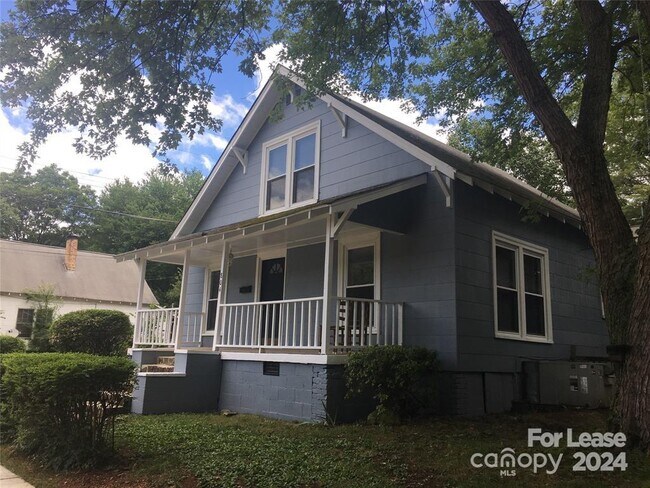 Building Photo - 804 Spruce St