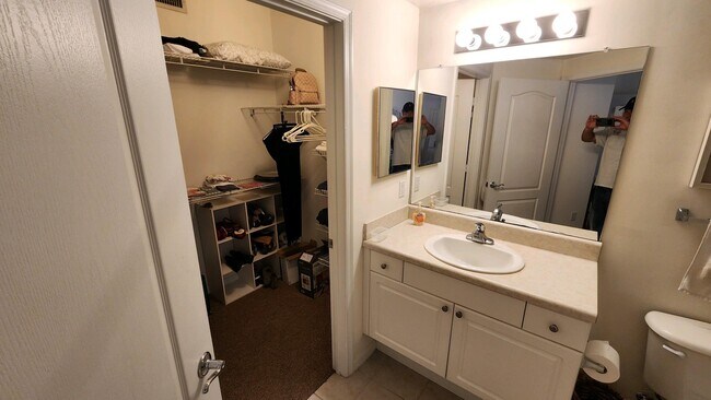 Building Photo - 5090 Fairways Cir