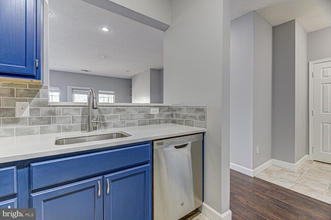 Building Photo - 1724 Lake Shore Crest Dr