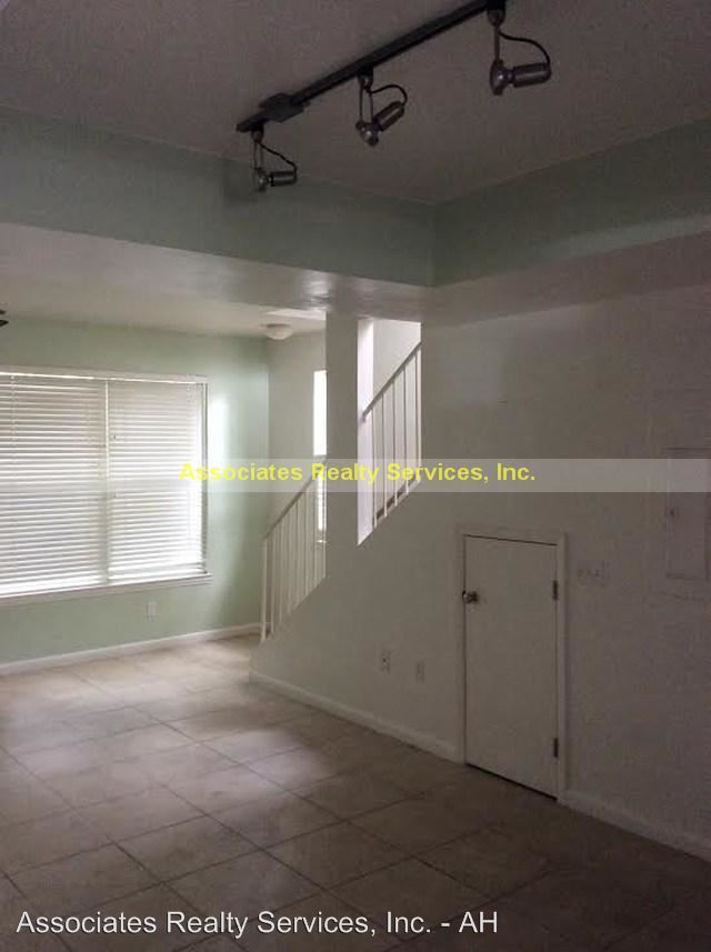 Building Photo - 3031 SW Archer Rd