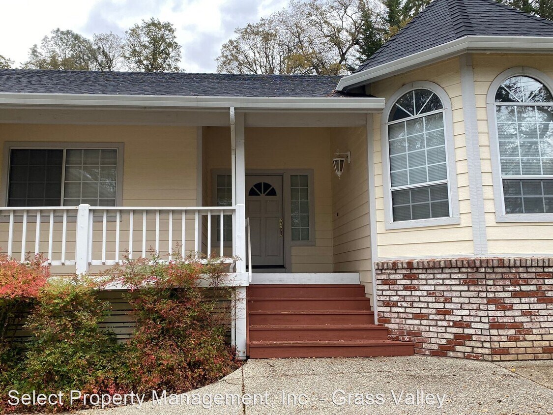 Foto principal - 3 br, 2 bath House - 13915 Lake Wildwood D...