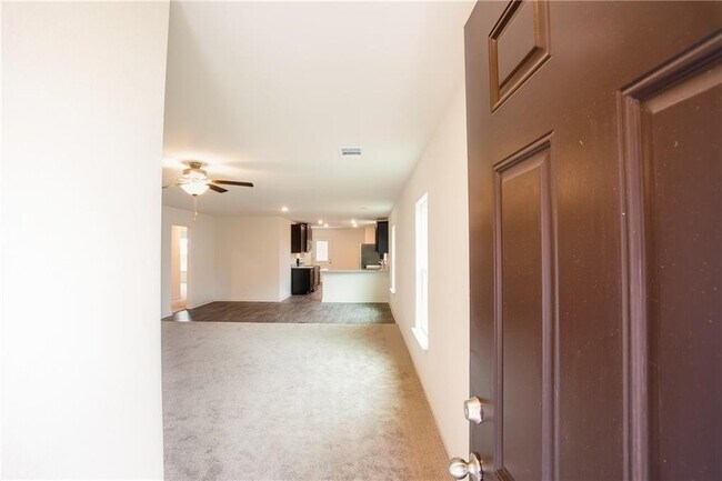 Building Photo - 1013 Riverdale Cv