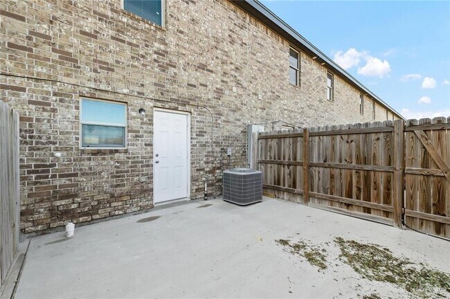 Building Photo - 9 Humming Bird Ct