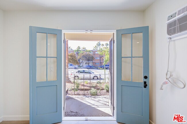 Building Photo - 12349 Riverside Dr