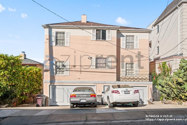 Building Photo - 2429 Ivy Dr