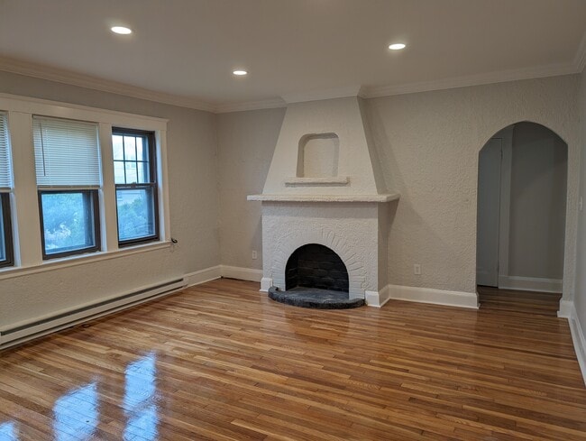 Building Photo - 720 Winthrop Ave