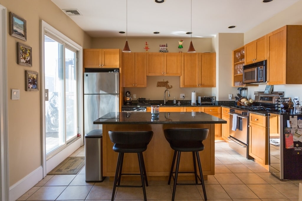 Photo - 467 E 8th St (Boston, MA)