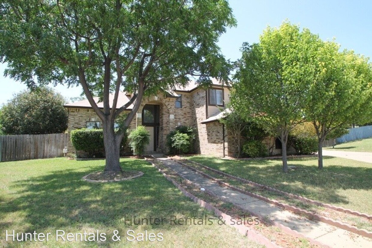 Foto principal - 4 br, 2.5 bath House - 300 Sioux Cir