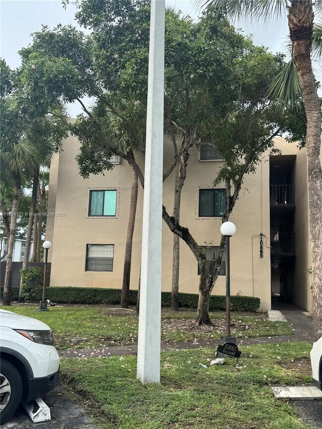 Building Photo - 10865 SW 112th Ave