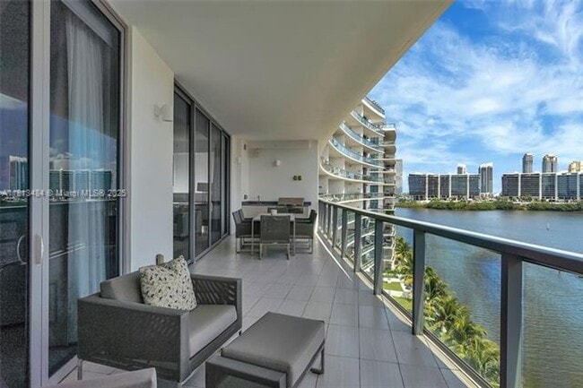 Foto del edificio - 3250 NE 188th St