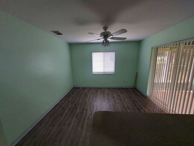 Foto del edificio - 6114 SW 104 ST