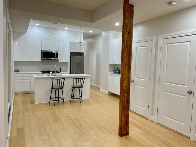 Building Photo - Beautiful 2 bed in South Boston available 9/1/26