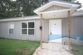 Building Photo - 220 Paula Ave