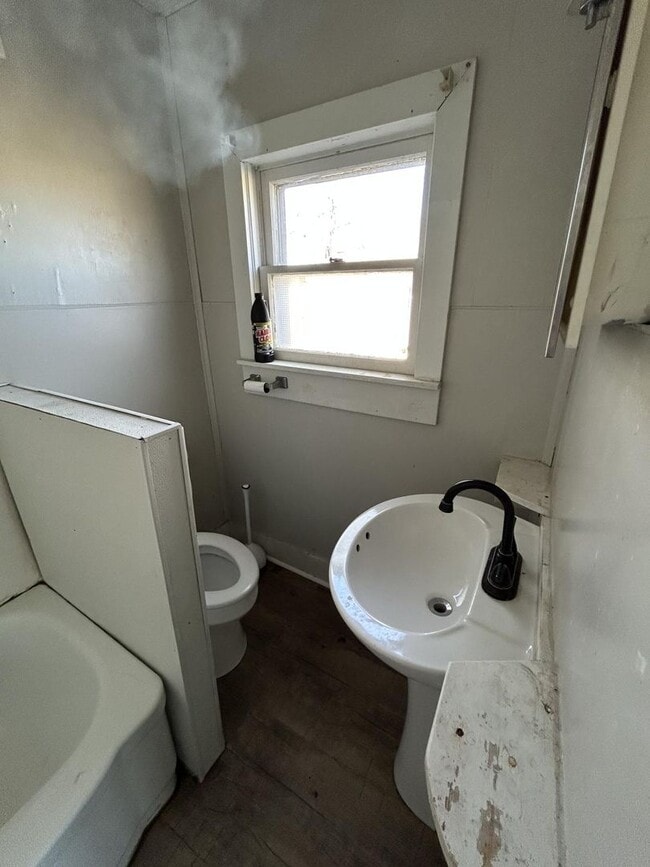 Building Photo - Cozy 2 Bedroom Home – Feels Just Like Home