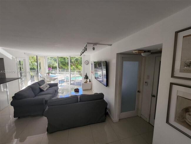 Foto del edificio - 1000 Quayside Terrace