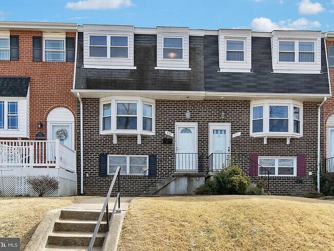 Building Photo - 933 Elm Rd