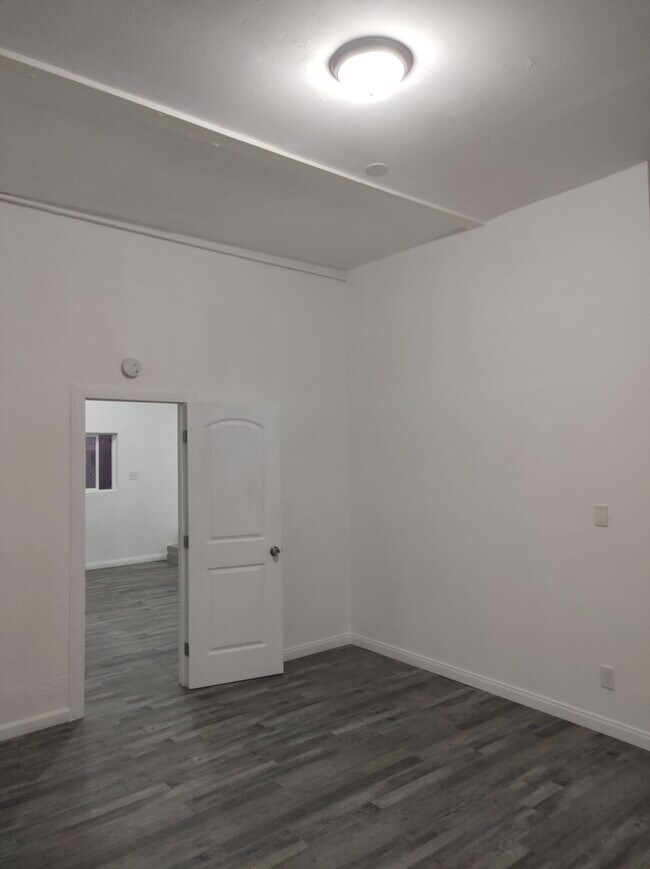 Foto del edificio - 307 E 81st St