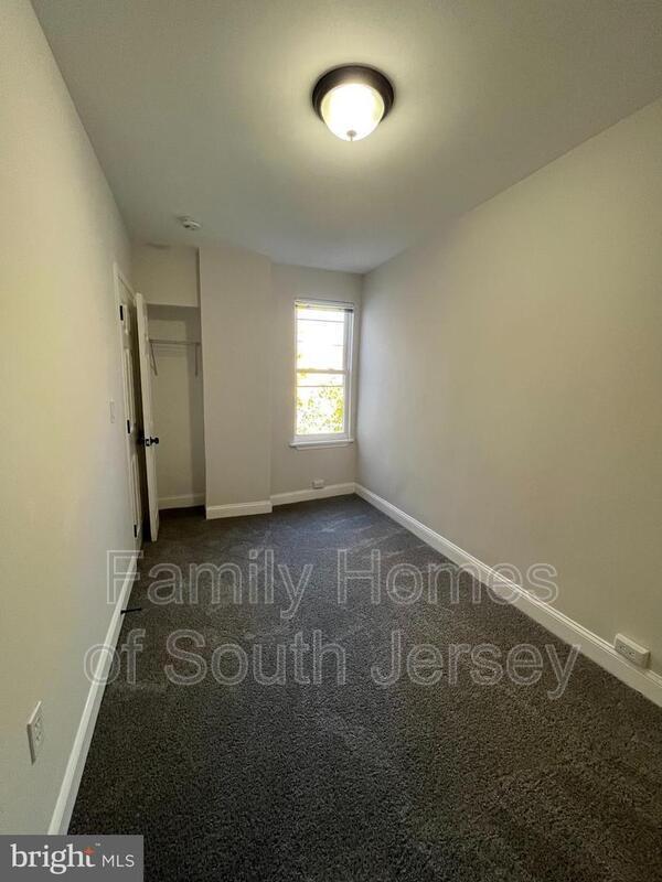 Building Photo - 3205 Latona St
