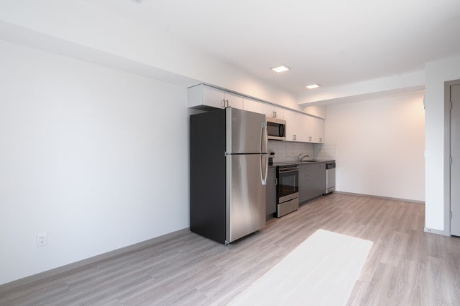 Building Photo - mn7011