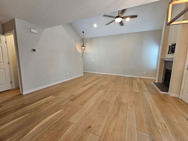 Foto del edificio - Beautiful 4 Bed, 3 Bath Home In Stetson Hi...