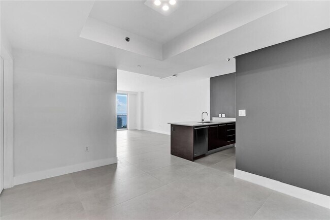 Building Photo - 500 Brickell Ave